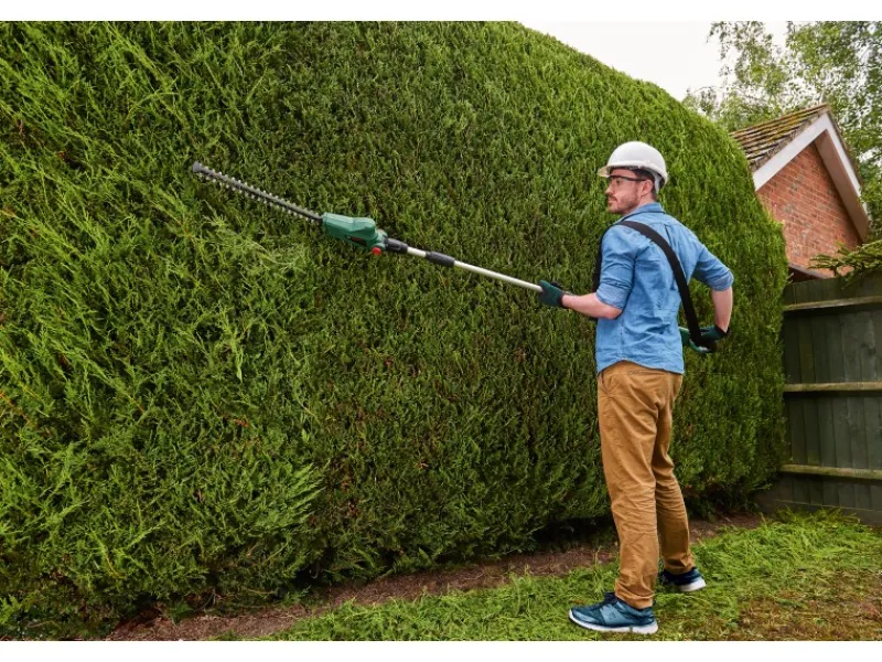 Bosch Leitern^Akku-Teleskop-Heckenschere UniversalHedgePole 18 Solo