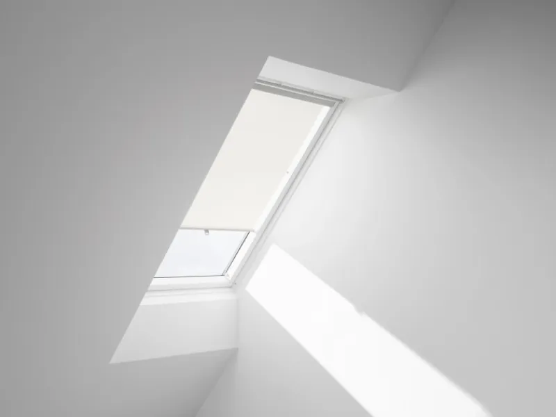 Velux Rollos|Raffrollos^Sichtschutzrollo mit Haltekrallen RHL 100 1086