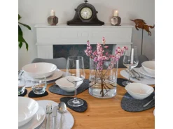 DuneDesign Tischset für 4 Personen Flusskiesel-Design Hellgrau