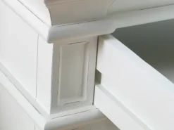 ebuy24 Amaretta 3-Türige Vitrinenschrank Antik Weiß Antik Patinert