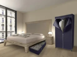 Kleiderschrank mit Kleiderstange