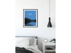 Komar Wandbild Word Lake Blue 40 x 50 cm